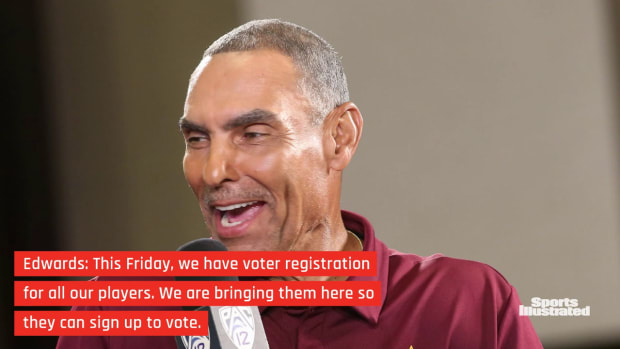 Herm_Edwards_Giving_Players_Chance_to_Re-5f4ec31a71c30002b05d3c4b_Sep_01_2020_22_03_17